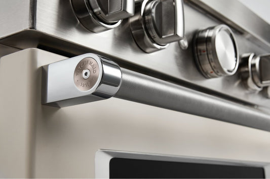 Trousse de médaillon KitchenAid pour poignée de cuisinière de style commercial - W11368841BN | Trousse de médaillon KitchenAid pour poignée de cuisinière de style commercial - W11368841BN | W11368BN