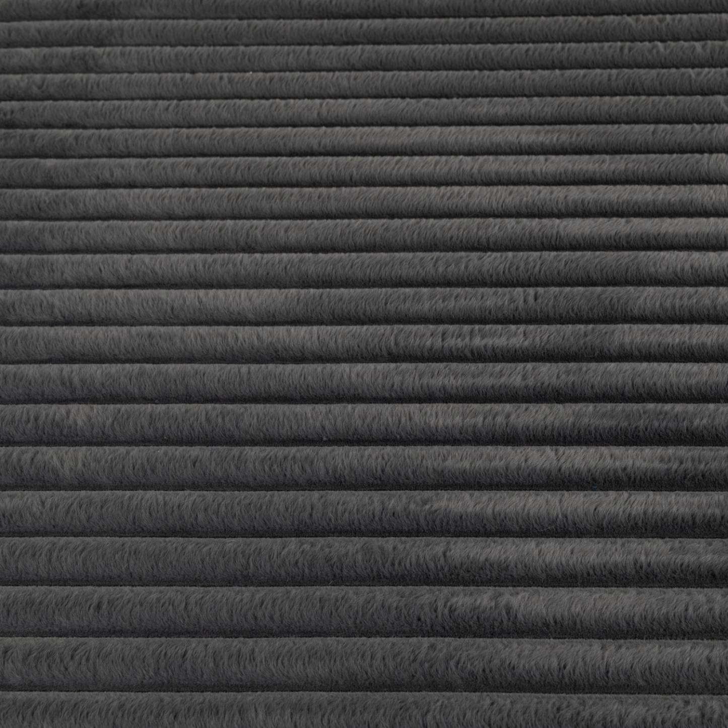 Tapis gris foncé Channel en fausse fourrure avec envers en mousse à mémoire de forme – 5' x 7' | Tapis Channel en fausse fourrure gris foncé avec dos en mousse à mémoire de forme - 5 pi x 7 pi
