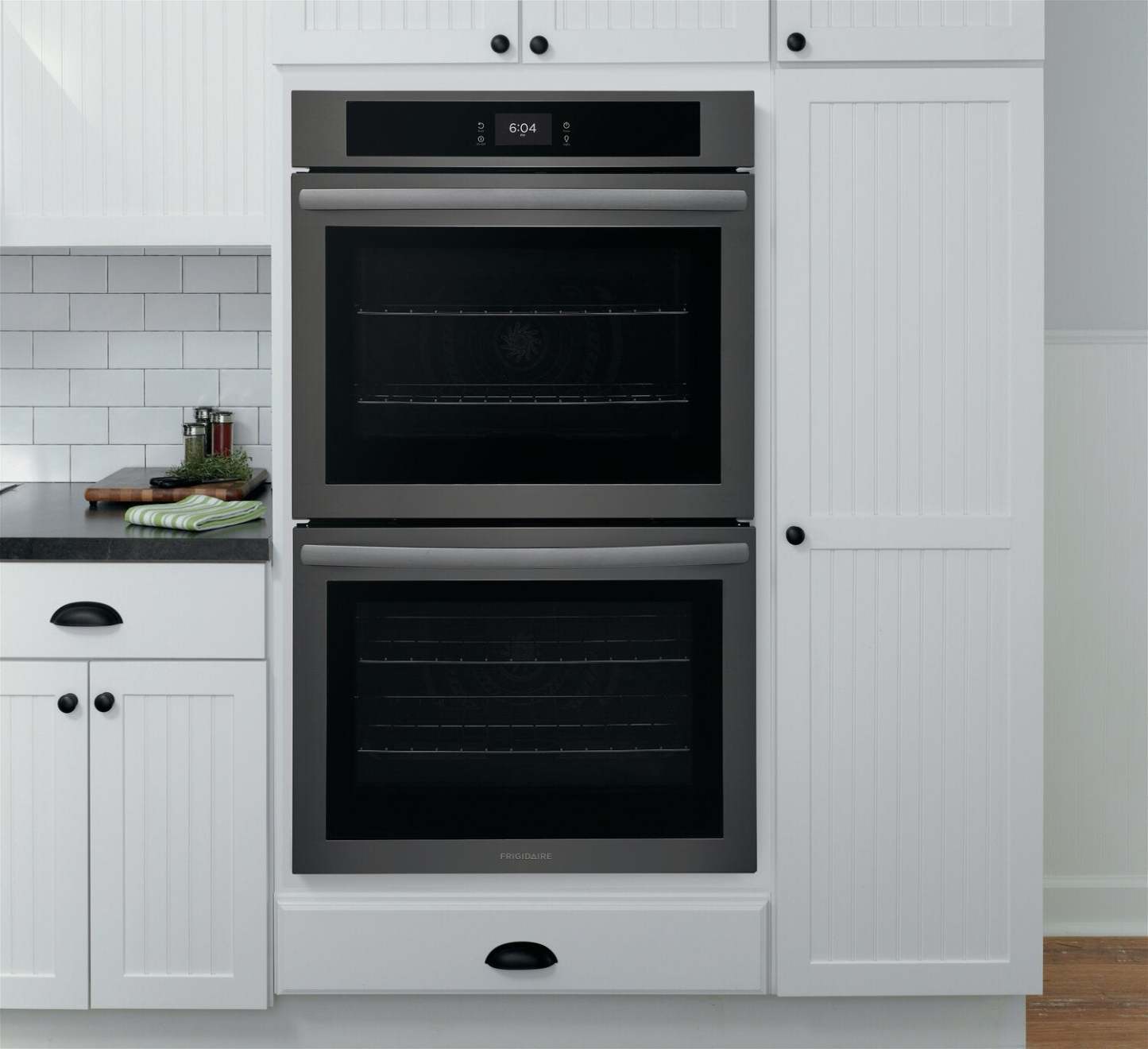 Frigidaire 30 5.3/5.3 Cu. Ft. Electric Double Wall Oven with Fan Convection - Black Stainless Steel… | Four mural double électrique Frigidaire de 5,3/5,3 pi³ et de 30 po avec convection à ventilateur - a…