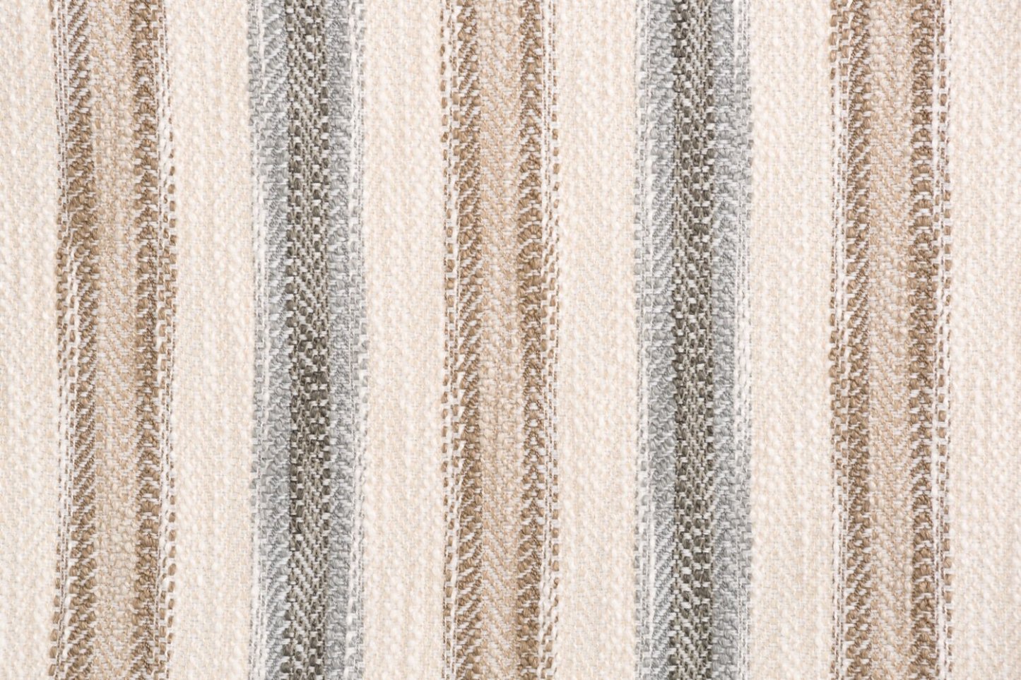 Fauteuil d’appoint Wynn de 36 po fabriqué au Canada en tissu d’apparence lin avec accoudoirs enroulés et pattes en bois - rayures multicolores