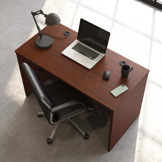 Affirm 47.17 Commercial Grade Office Desk - Cerisier classique|Bureau Affirm de 47,17 po de qualité commerciale - cerisier classique