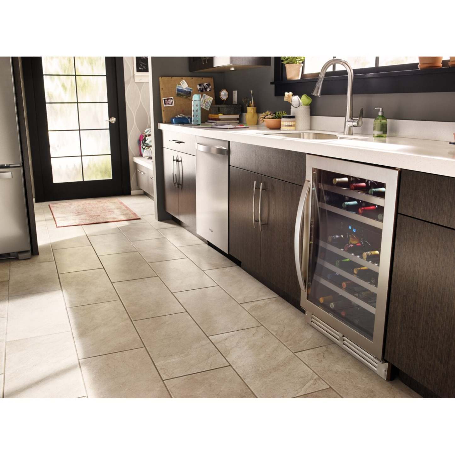 Whirlpool 24 5 Cu. Ft. Undercounter Wine Refrigerator - Stainless Steel - WUW55X24HS | Réfrigérateur à vin Whirlpool de 5 pi³ et de 24 po sous le comptoir - acier inoxydable - WUW55X24HS