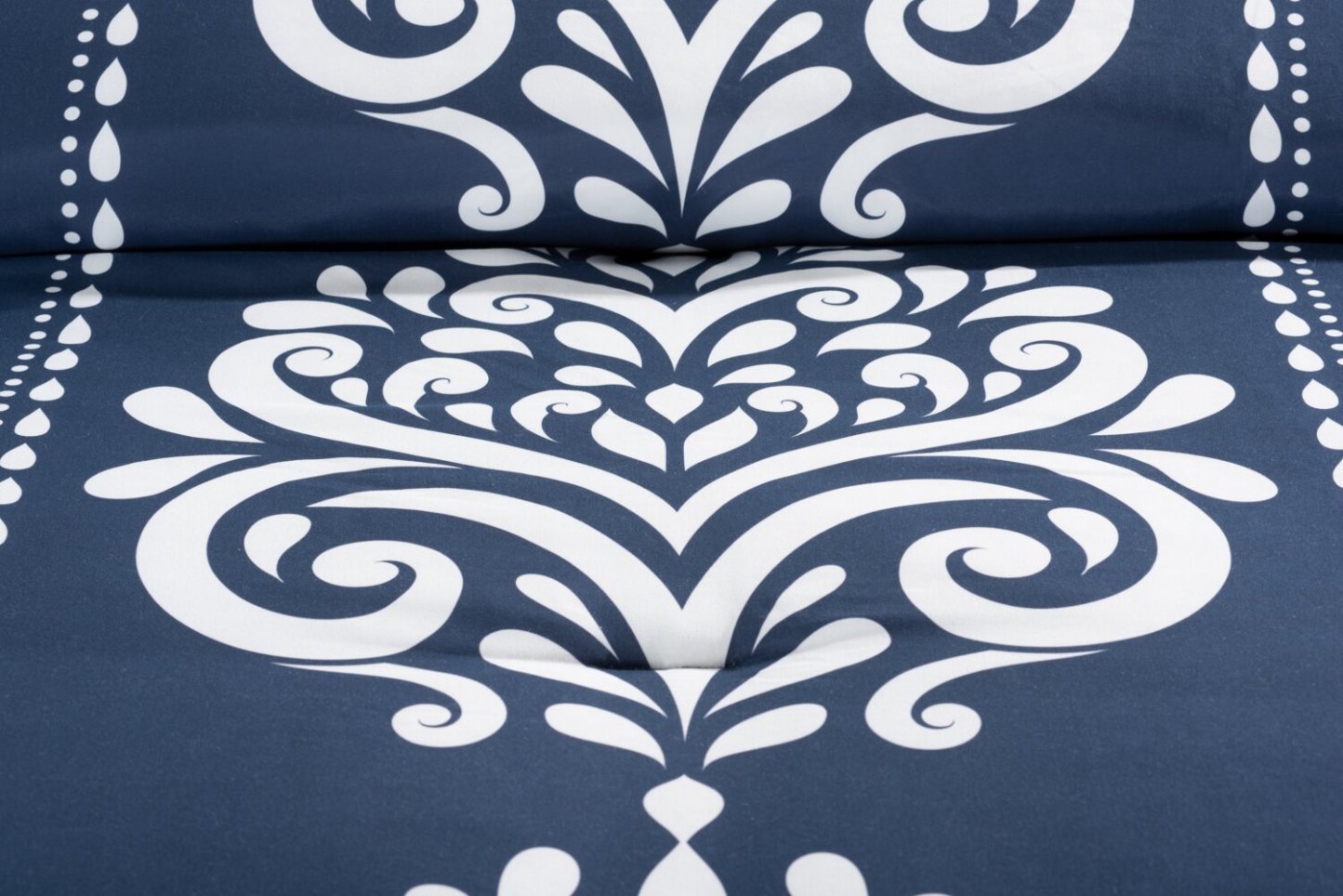 Navy Damask 3-Piece King Comforter Set|Ensemble d'édredon Navy Damask 3 pièces pour très grand lit|NVYDM3KG