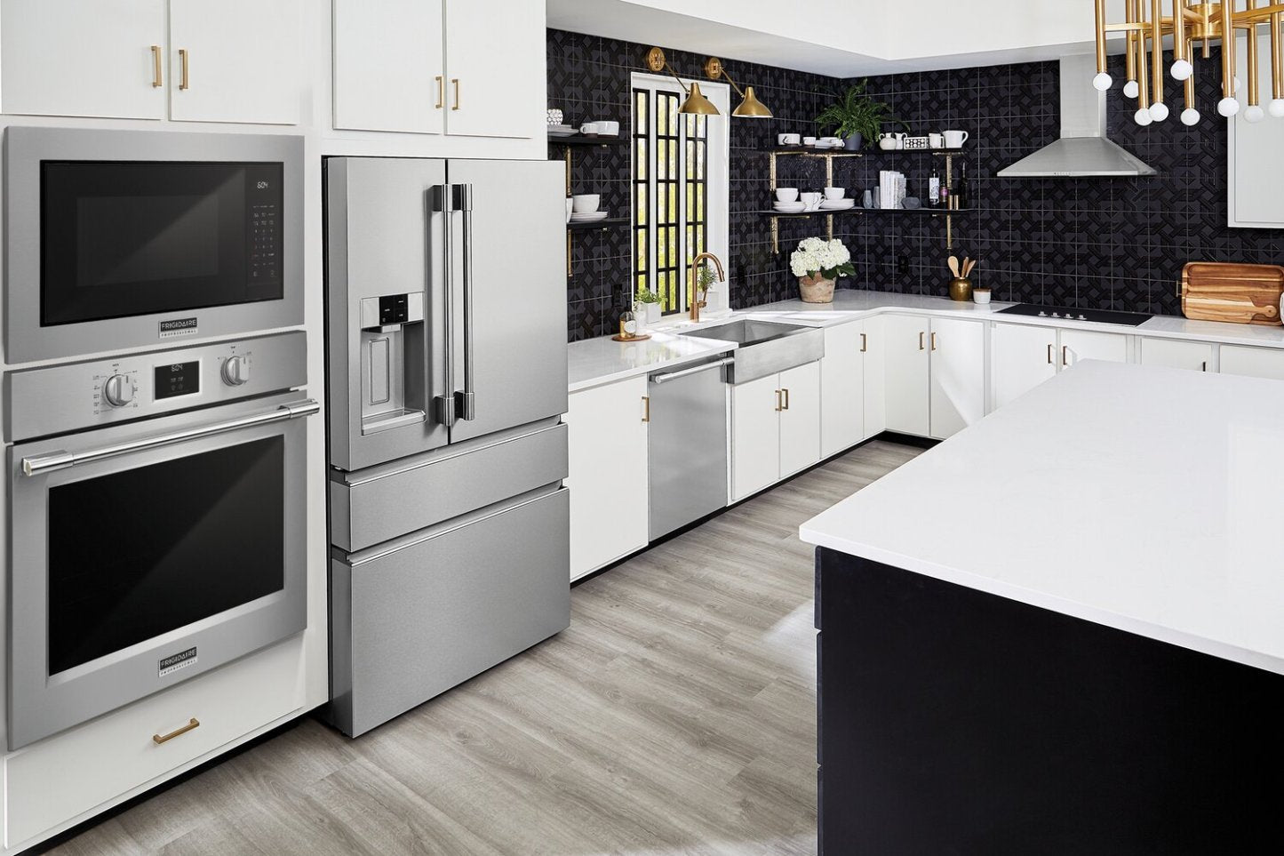 Frigidaire Professionnel 2,2 Cu. Fort. Micro-ondes encastrable - Acier inoxydable Smudge-Proof® - PMBS3080BF | Four à micro-ondes encastrable Frigidaire Professionnel de 2,2 pi3 - acier inoxydable Smudge-ProofMC - PMBS3080BF | PMBS30BF