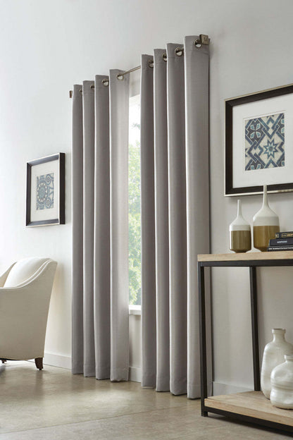 Thermalogic Antique Silver Pearl Satin Room Darkening Grommet Curtain Panel - 52 x 84|Panneau de rideau assombrissant à œillets Antique en satin perle argentée de Thermalogic - 52 x 84