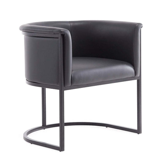 Manhattan Comfort Cosmopolitan Faux Leather Dining Chair - Black|Chaise de salle à manger Cosmopolitan de Manhattan Comfort en similicuir - noire