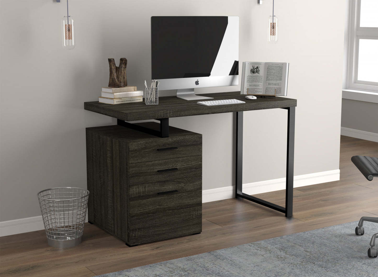 Bureau d'ordinateur 47" avec 3 tiroirs - Bois gris foncé avec base en métal argenté | Bureau d'ordinateur de 47 po avec 3 tiroirs - bois gris foncé avec base en métal argenté