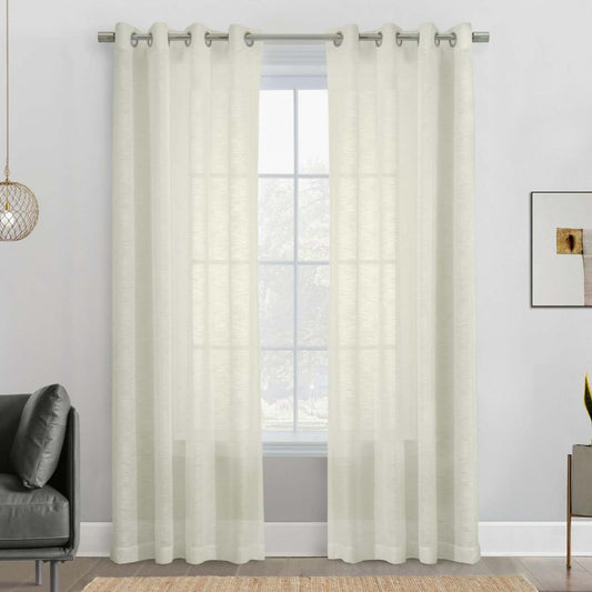 Habitat Boucle Off White Sheer Grommet Curtain Panel - 52 x 95|Panneau de rideau transparent à œillets Boucle blanc cassé d'Habitat - 52 x 95