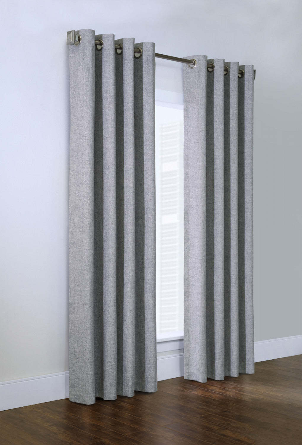 Habitat Linum Light Grey Light Filtering Grommet Curtain Panel - 50 x 84|Panneau de rideau filtrant la lumière à œillets Linum gris clair d'Habitat - 50 x 84