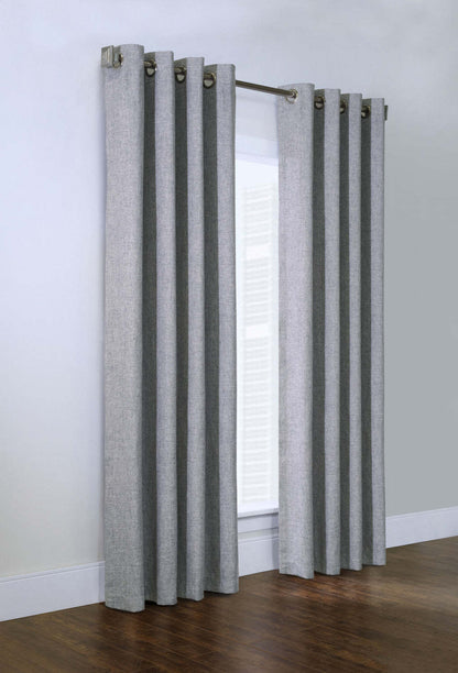 Habitat Linum Light Grey Light Filtering Grommet Curtain Panel - 50 x 84|Panneau de rideau filtrant la lumière à œillets Linum gris clair d'Habitat - 50 x 84