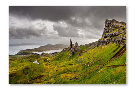 Panoramic View Of Old Man Of Storr Mountains 28x42 Wall Art Frame And Fabric Panel| Panoramic View Of Old Man Of Storr Mountains 28 po x 42 po : Cadre d'art mural et panneau de tissu|D44GN6A9