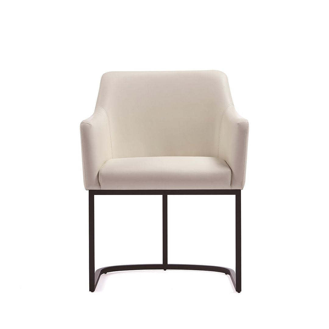 Manhattan Comfort Modern Serena Dining Chair Rembourré en similicuir avec pieds en acier - Crème|Chaise de salle à manger à accoudoirs moderne Serena de Manhattan Comfort revêtue de similicuir avec pattes en acier - crème