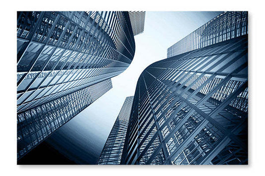 Immeuble de bureaux sur fond de ciel bleu, cadre mural et panneau de tissu 28 x 42 po | Immeuble de bureaux sur fond de ciel bleu 28 po x 42 po : Cadre d'art mural et panneau de tissu | D44GI65D