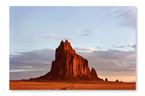 Cadre mural et panneau de tissu « A Fiery Shiprock, New Mexico » (28 x 42 po) | D44GA5CU