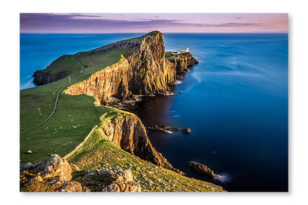 Coucher de soleil au phare de Neist Point, Écosse : Cadre mural et panneau de tissu 16 x 24 po | Sunset At Neist Point Lighthouse, Scotland 16 po x 24 po : Cadre d'art mural et panneau de tissu | D44GQVWS