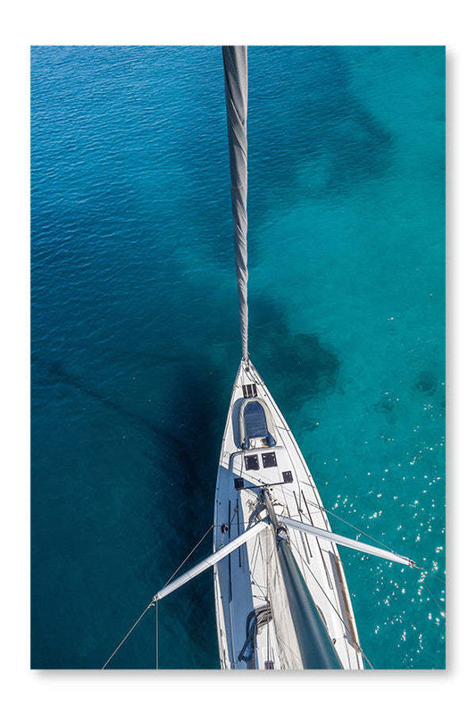 Top View Of Sailing Boat Anchored In The Shallows 16x24 Wall Art Frame And Fabric Panel| Top View Of Sailing Boat Anchored In The Shallows 16 po x 24 po : Cadre d'art mural et panneau de tissu|D44G4ZBK