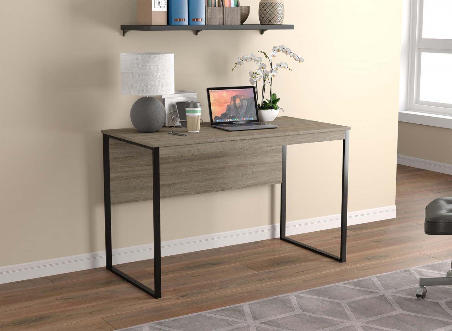 Bureau d'ordinateur 47" - Taupe foncé avec base en métal noir | Bureau d'ordinateur de 47 po - taupe foncé avec base en métal noir