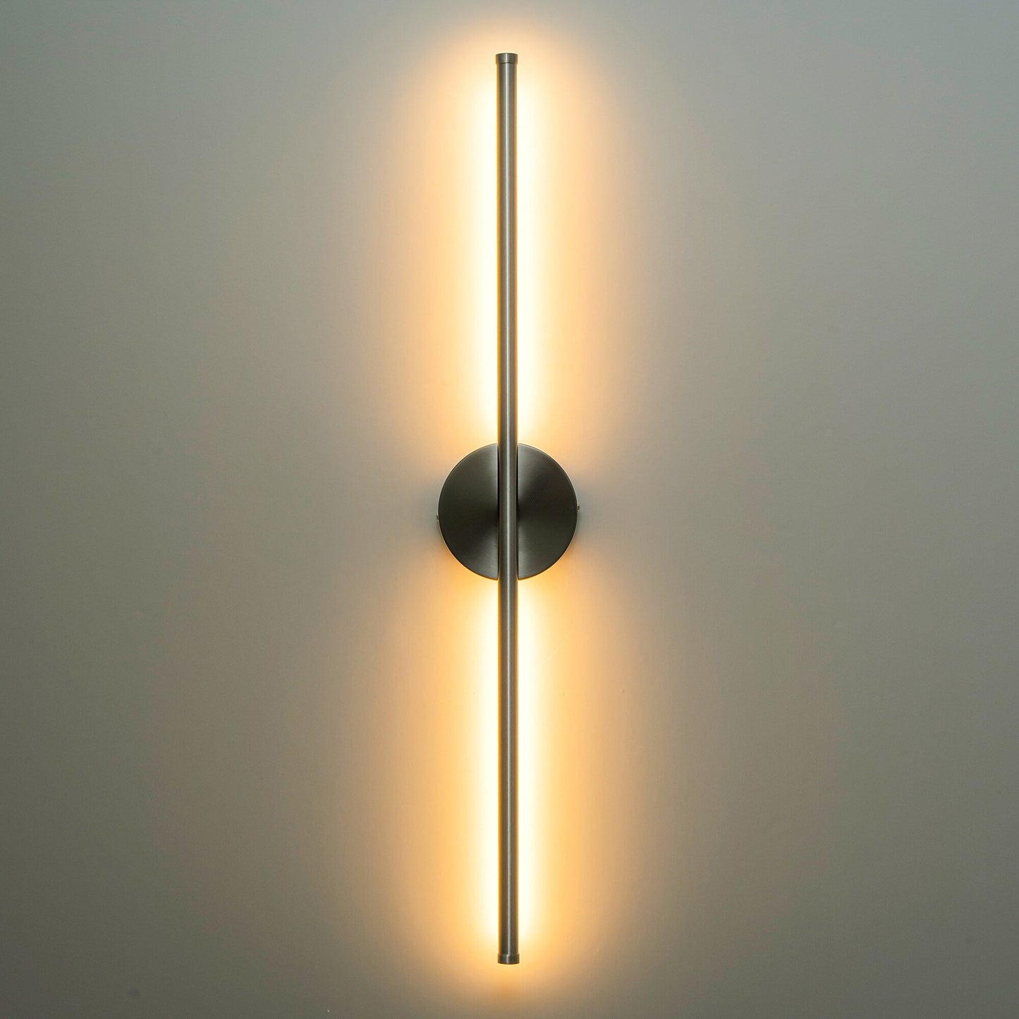 Applique murale LED linéaire moderne à 1 lumière, noire/dorée/nickel, à intensité variable, pour salle de bain.