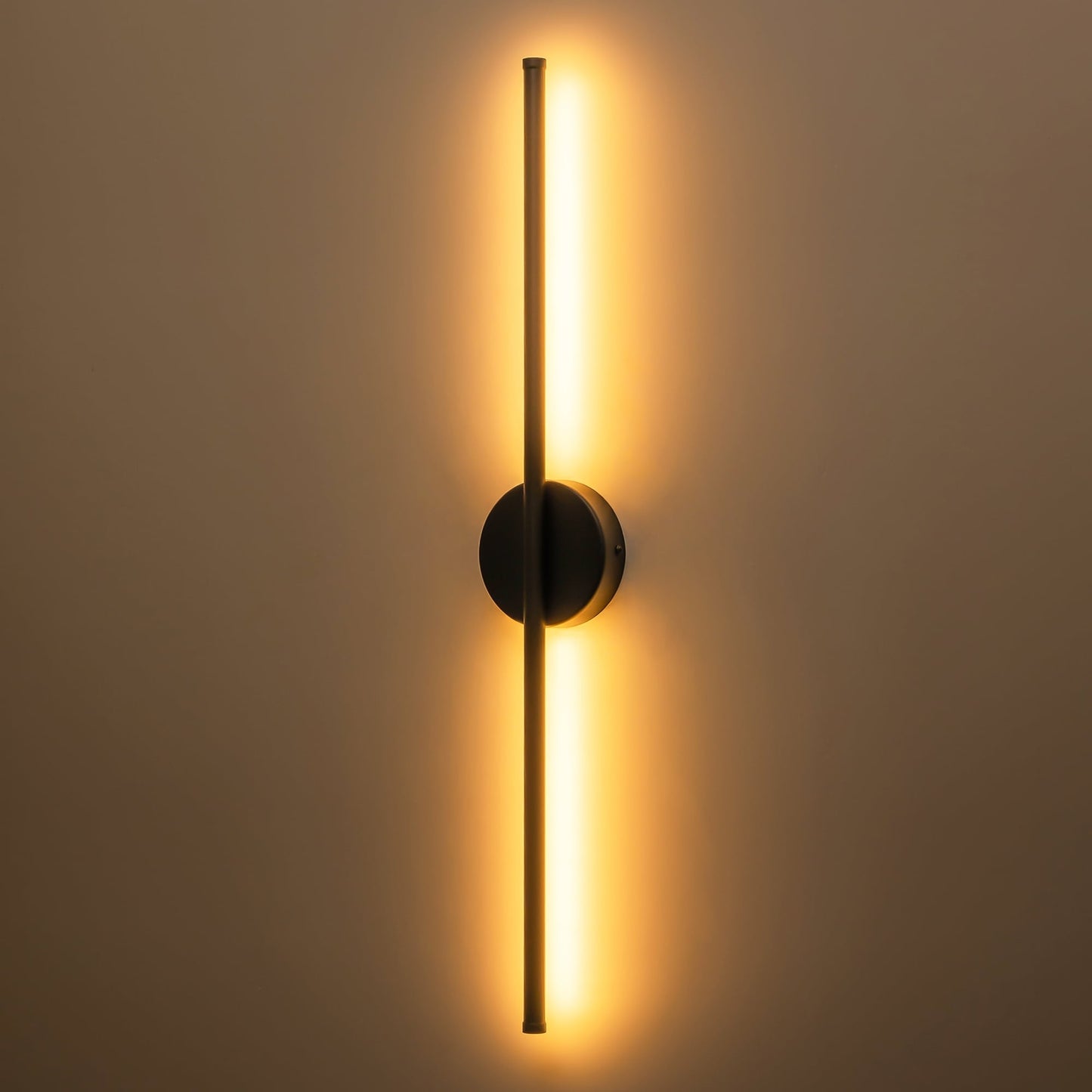 Applique murale LED linéaire moderne à 1 lumière, noire/dorée/nickel, à intensité variable, pour salle de bain.