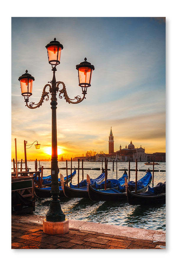 Gondoles flottant sur le Grand Canal 28 x 42 po : Cadre d'art mural et panneau de tissu | D44G493U