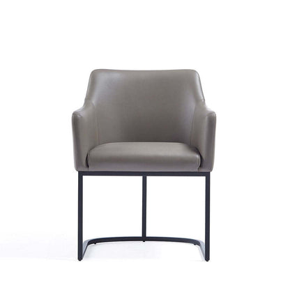 Manhattan Comfort Modern Serena Dining Armchair Rembourré en Similicuir avec Pieds en Acier - Gris|Chaise de salle à manger à accoudoirs moderne Serena de Manhattan Comfort revêtue de similicuir avec pattes en acier - grise
