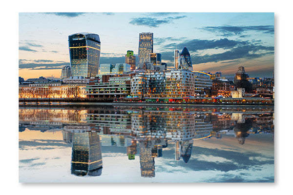 Vue de Londres au crépuscule 24 x 36 po : Cadre d'art mural et panneau de tissu | London Skylines At Dusk 24 po x 36 po : Cadre d'art mural et panneau de tissu | D44G11H6