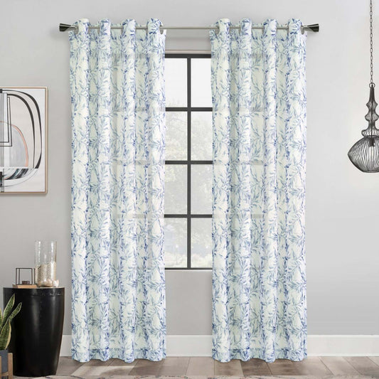 Panneau de rideau filtrant la lumière à œillets Jenny indigo d'Habitat - 52 x 84|Habitat Jenny Indigo Light Filtering Grommet Curtain Panel - 52 x 84