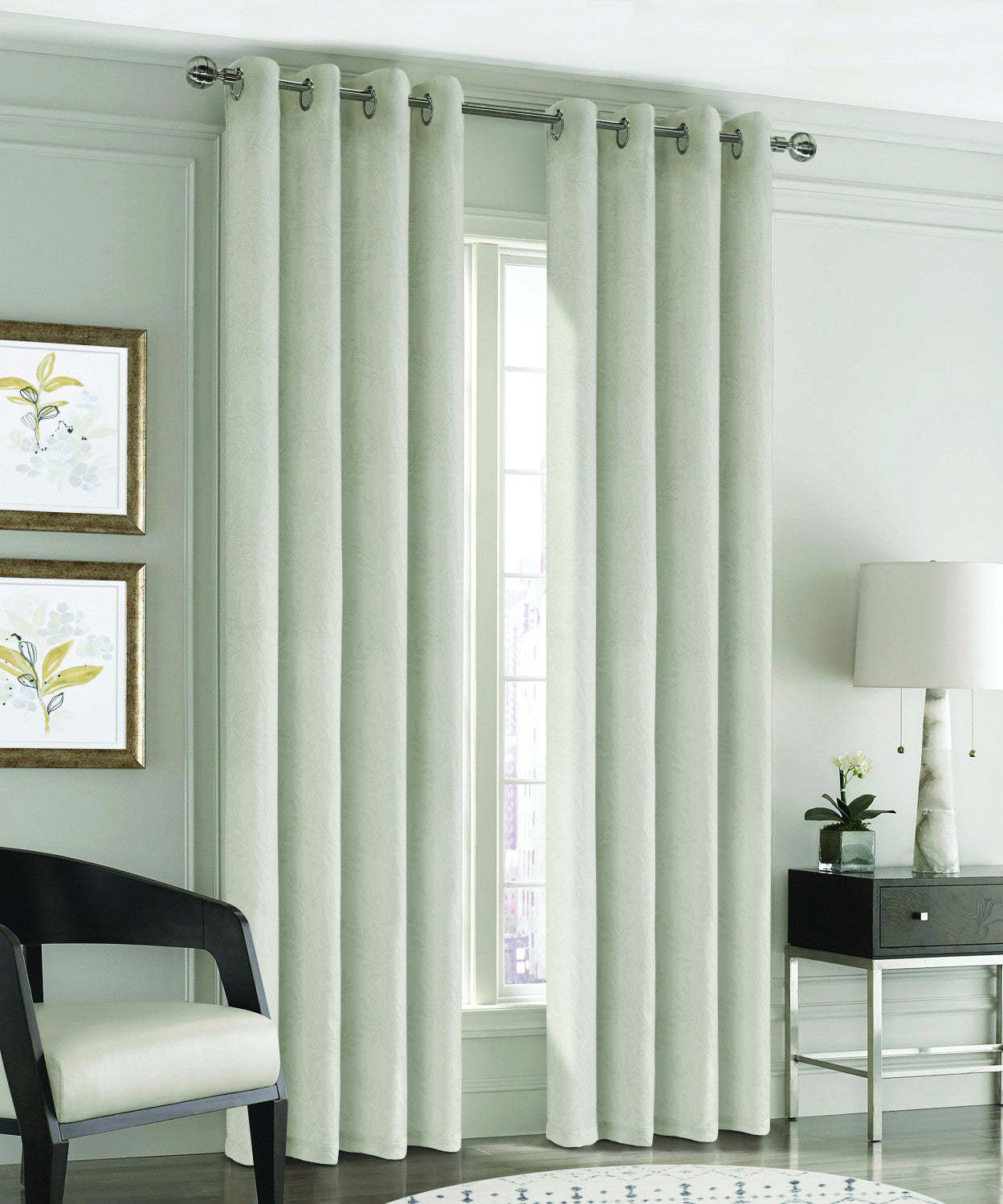 Evelyn Off-White Grommet Curtain Panel - 52 X 95|Panneau de rideau à œillets Evelyn blanc cassé - 52 po x 95 po