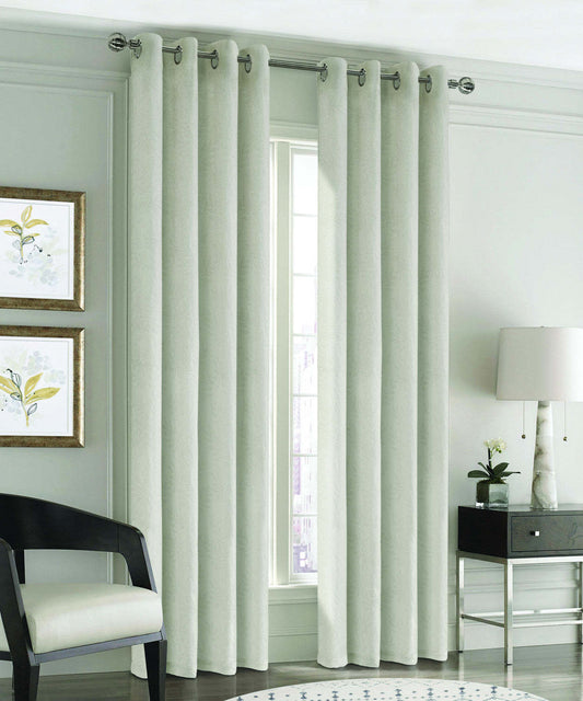 Evelyn Off-White Grommet Curtain Panel - 52 X 95|Panneau de rideau à œillets Evelyn blanc cassé - 52 po x 95 po