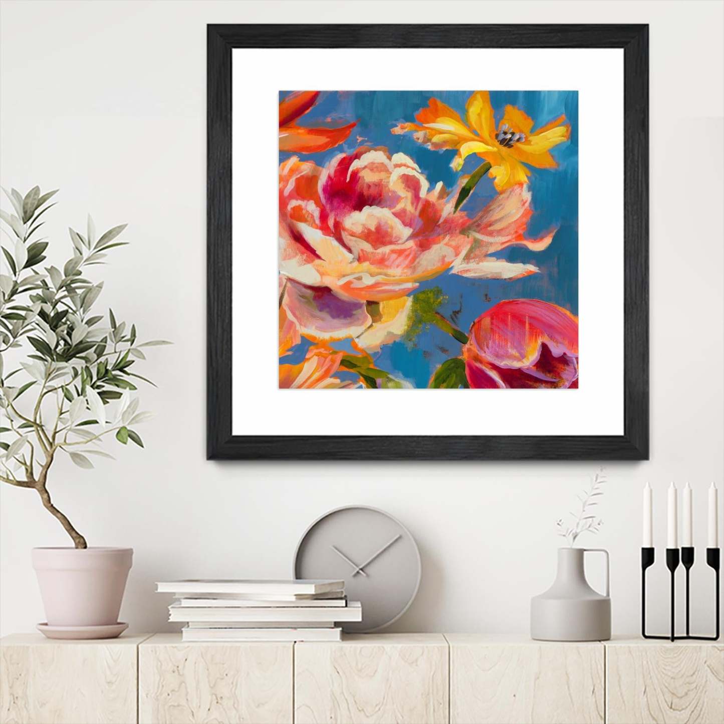 Spring Bouquet V31 Matted and Framed Black 30x30 Wall Art|Œuvre d'art murale encadrée noire et mate « Spring Bouquet V31 » 30 x 30