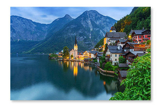 Hallstatt Village dans les Alpes au crépuscule 28 x 42 po : Cadre d'art mural et panneau de tissu | Hallstatt Village dans les Alpes au crépuscule 28 po x 42 po : Cadre d'art mural et panneau de tissu | D44GXRYX