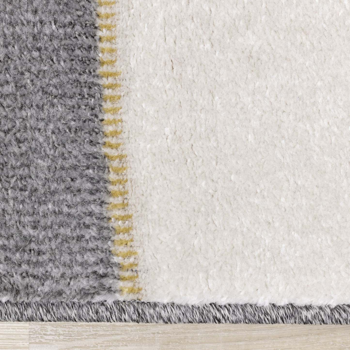 Kids Polar Bear Rabbit Area Rug - 5'3 x 7'7|Carpette à motif d'ours polaire avec lapin pour enfants - 5 pi 3 po x 7 pi 7 po