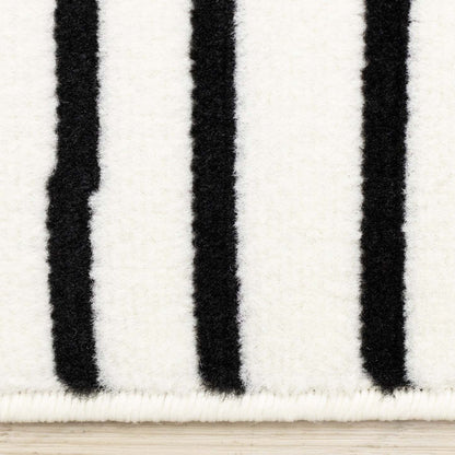 Forte Black White Stripes Area Rug - 4'7 x 6'7|Tapis Forte noir et blanc à rayures - 4 pi 7 po x 6 pi 7 po