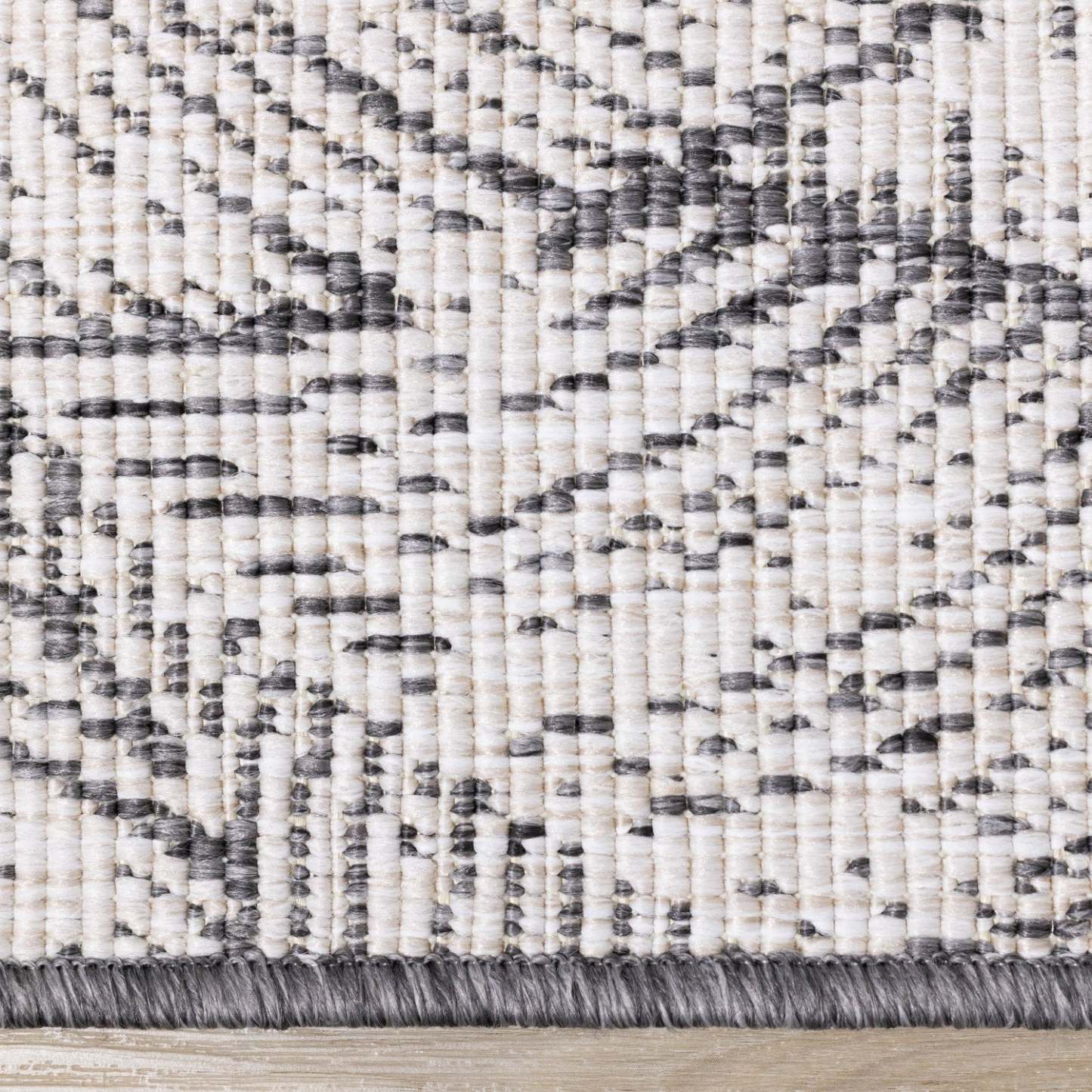 Brooke Leaf Pattern Outdoor Area Rug - 7'10 x 11'2|Carpette Brooke à motif de feuilles pour l'extérieur - 7 pi 10 po x 11 pi 2 po