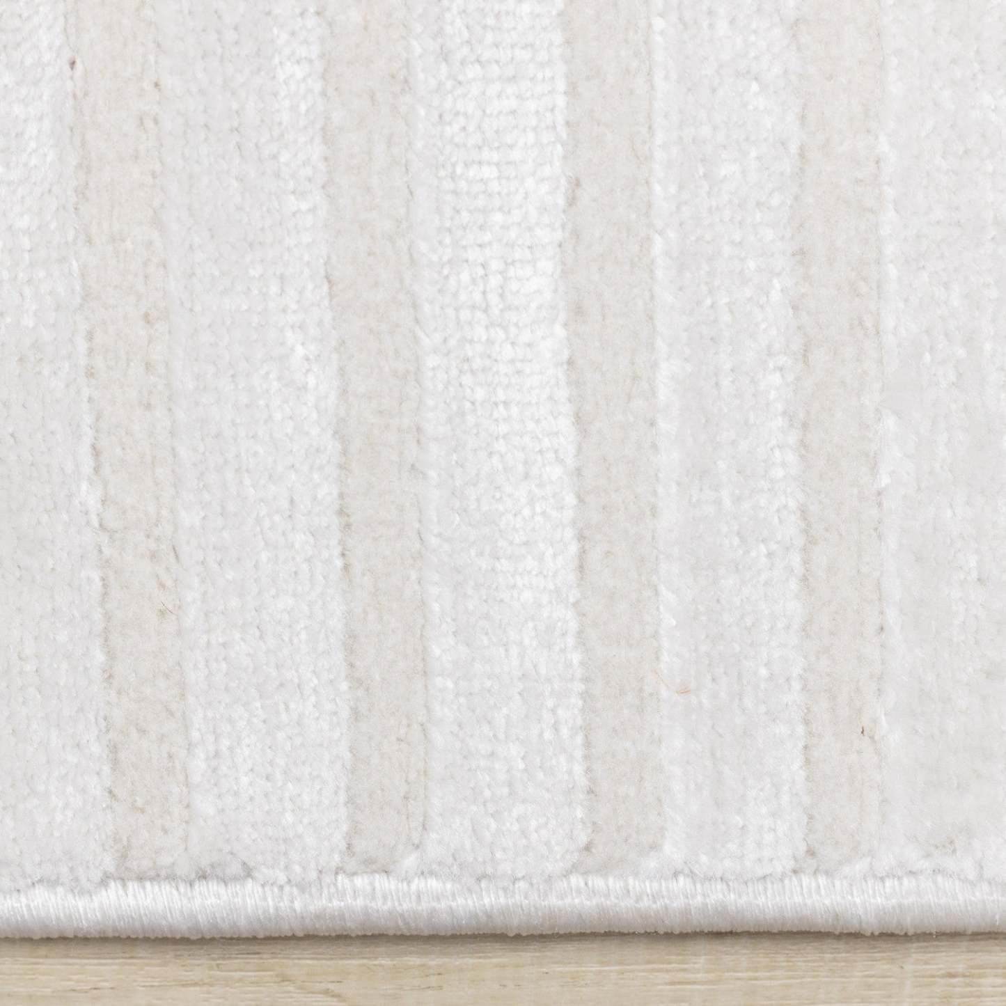 Leonardo White Grey Modern Lines Area Rug - 7'10 x 10'6|Carpette Leonardo blanche et grise à motif de rayures modernes - 7 pi 10 po x 10 pi 6 po