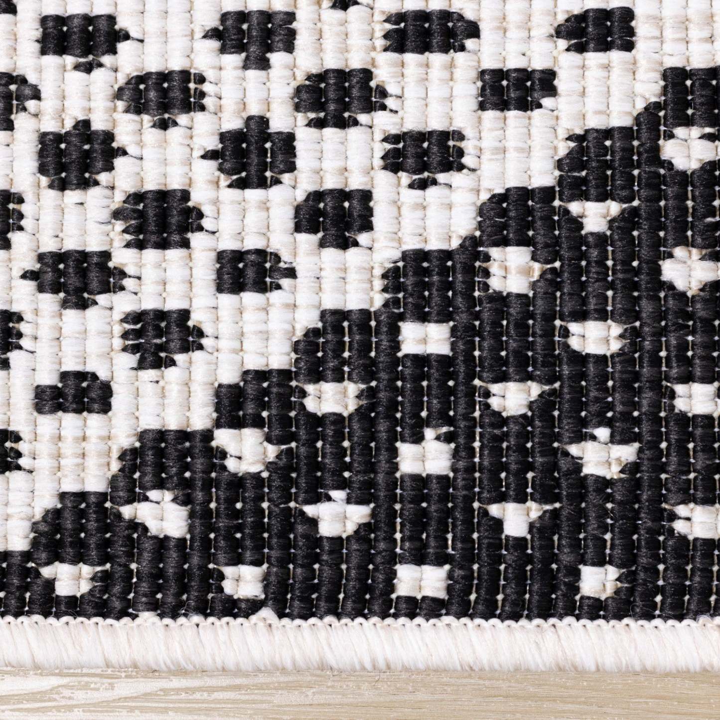 Brooke Two-Sided Chevron Outdoor Area Rug - 7'10 x 11'2|Carpette Brooke à motif de chevron recto verso pour l'extérieur - 7 pi 10 po x 11 pi 2 po