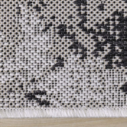 Jackson Distressed Damask Indoor/Outdoor Area Rug - 7'10 x 10'6|Carpette Jackson à motif damassé vieilli pour l'intérieur et l'extérieur - 7 pi 10 po x 10 pi 6 po