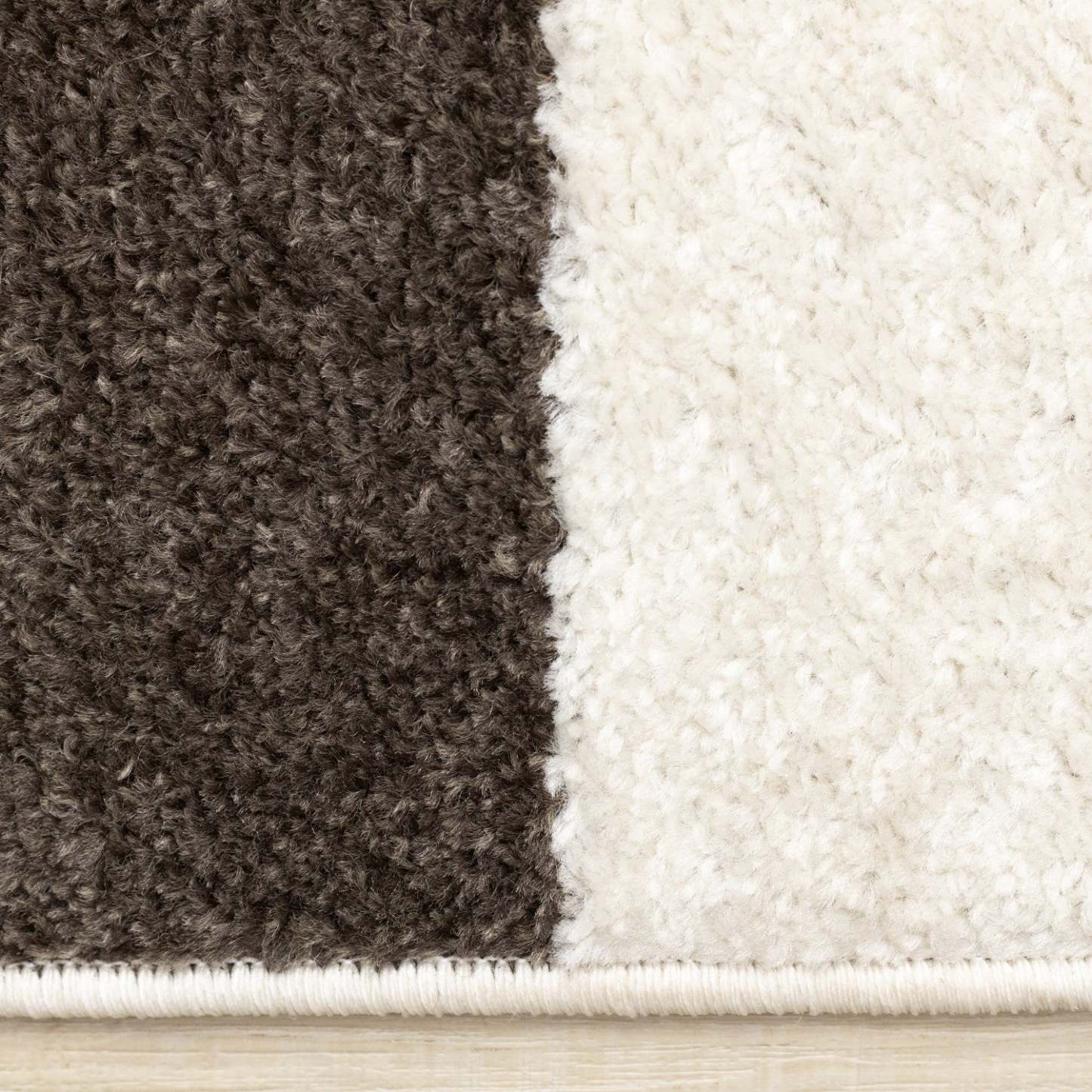 Carpette Marley taupe et sang-de-bœuf à motif de courbes géométriques - 5 pi 3 po x 7 pi 7 po