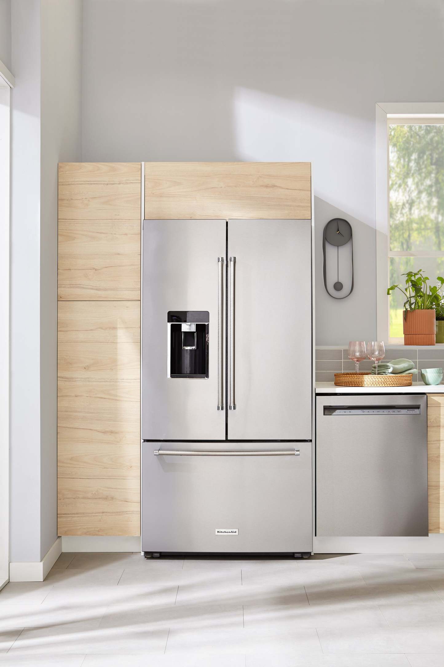 Réfrigérateur KitchenAid de 24 pi³ et de 36 po à portes françaises - acier inoxydable avec finition PrintShield™ - KRFC…