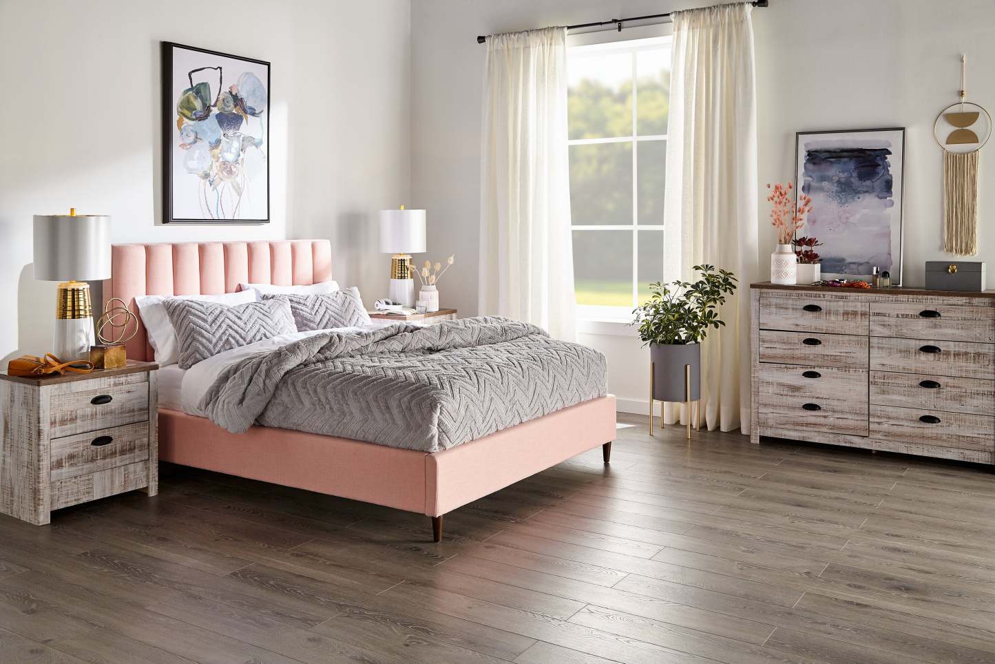 Kort &amp; Co. Lit plateforme rembourré Rain en tissu rose, capitonné - King Size | Lit plateforme rembourré Rain de Kort &amp; Co. en tissu rose capitonné - format très grand lit
