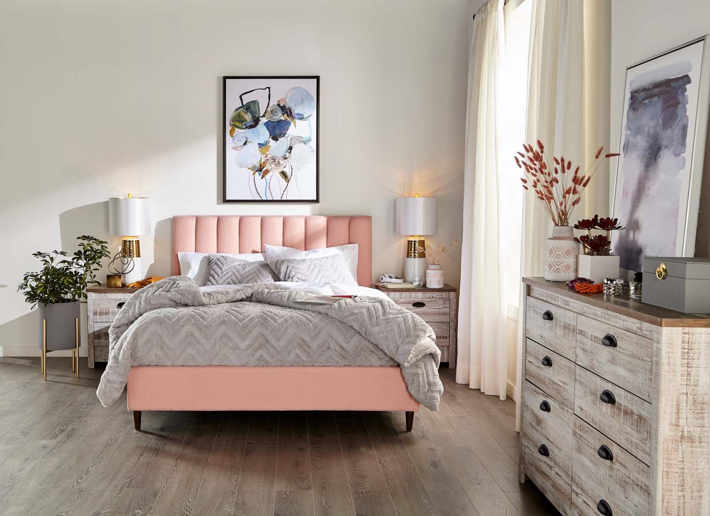 Kort &amp; Co. Lit plateforme rembourré Rain en tissu rose, capitonné - King Size | Lit plateforme rembourré Rain de Kort &amp; Co. en tissu rose capitonné - format très grand lit