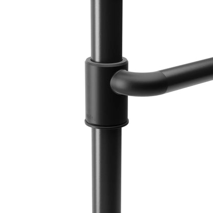 Tringle à rideau extensible et séparateur de pièce Anywhere noir mat d'Umbra - 36-66 | Tringle à rideaux et séparateur de pièce extensible Anywhere de Umbra noir mat - 36 po à 66 po