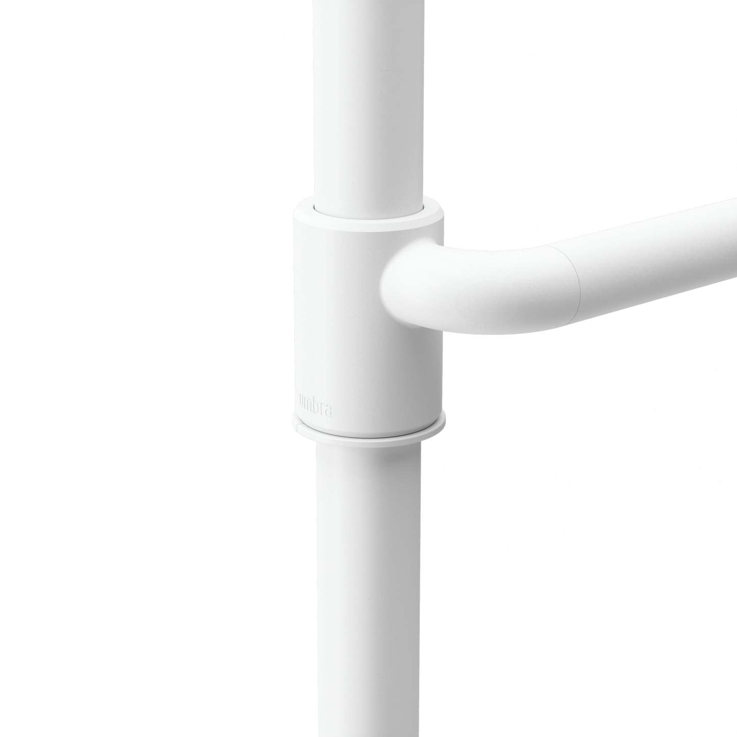 Tringle à rideau extensible et séparateur de pièce Anywhere blanc d'Umbra - 36-66 | Tringle à rideaux et séparateur de pièce extensible Anywhere de Umbra blanc - 36 po à 66 po