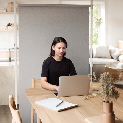 Tringle à rideau extensible et séparateur de pièce Anywhere blanc d'Umbra - 36-66 | Tringle à rideaux et séparateur de pièce extensible Anywhere de Umbra blanc - 36 po à 66 po