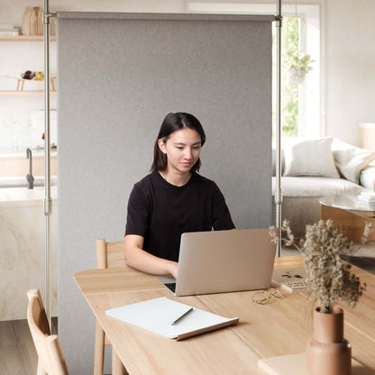 Tringle à rideau extensible et séparateur de pièce Anywhere en nickel métallique d'Umbra - 36-66 | Tringle à rideaux et séparateur de pièce extensible Anywhere de Umbra nickel métallique - 36 po à 66 po