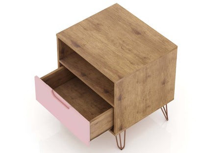 Manhattan Comfort Rockefeller Mid-Century Modern Nightstand with Drawer - Natural &amp; Rose Pink|Table de nuit Rockefeller de Manhattan Comfort de style moderne du milieu du 20e siècle avec tiroir - naturelle et rose