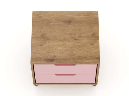 Manhattan Comfort Rockefeller Mid-Century Modern Nightstand with 2-Drawers - Natural &amp; Rose Pink|Table de nuit Rockefeller de Manhattan Comfort de style moderne du milieu du 20e siècle avec 2 tiroirs - naturelle et rose