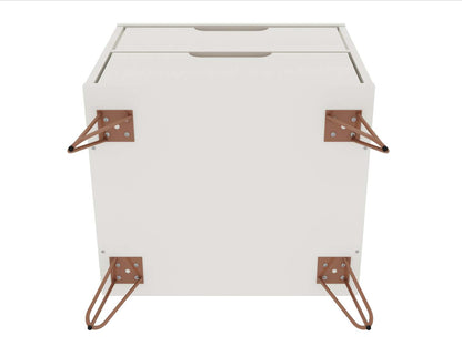 Manhattan Comfort Rockefeller Mid-Century Modern Nightstand with 2 Drawers - Off White &amp; Natural|Table de nuit Rockefeller de Manhattan Comfort de style moderne du milieu du 20e siècle avec 2 tiroirs - blanc cassé et naturel