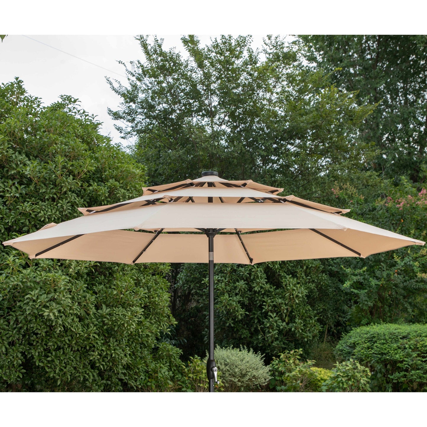 Parasol de terrasse MAISON ARTS de 3 m (10 pi) à 3 niveaux, à inclinaison automatique, double ventilation et éclairage LED