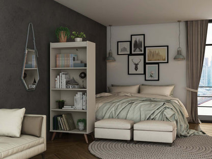 Manhattan Comfort Hampton 4-Tier Bookcase with Solid Wood Legs - Off White|Bibliothèque Hampton de Manhattan Comfort à 4 étages avec pattes en bois massif - blanc cassé